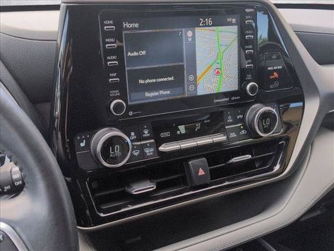 Used 2021 Toyota Highlander XLE AWD/4WD image 15