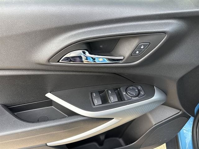 Used 2025 Chevrolet Trax RS w/ Driver Confidence Package FWD image 42