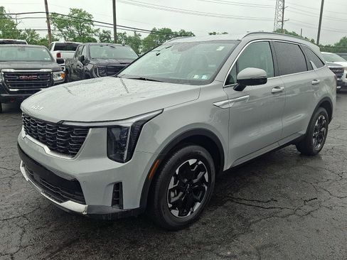 Used 2025 Kia Sorento S AWD/4WD image 3