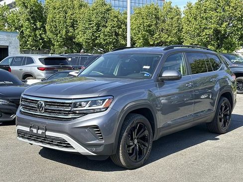 Used 2022 Volkswagen Atlas SE w/ Black Wheel Package FWD image 5