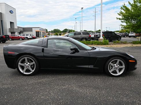 Used 2005 Chevrolet Corvette Coupe w/ Preferred Equipment Group RWD image 3