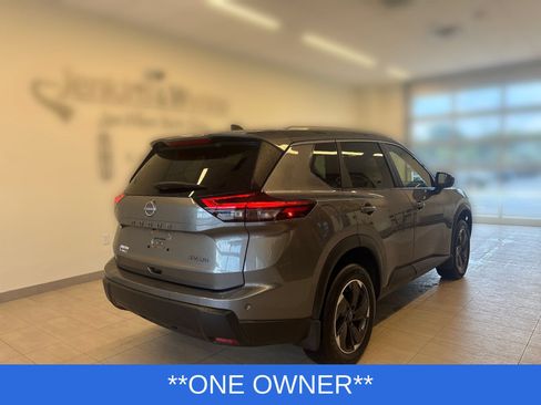Used 2024 Nissan Rogue SV w/ SV Premium Package AWD/4WD image 2