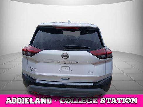 Certified 2023 Nissan Rogue SV image 3