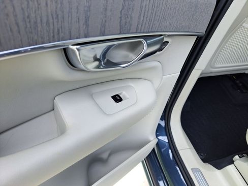 Used 2025 Volvo XC90 T8 Plus w/ Protection Package Premier image 12