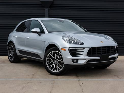 Certified 2018 Porsche Macan image 9