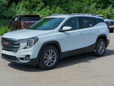 Used 2023 GMC Terrain SLT w/ LPO, Floor Liner Package AWD/4WD image 4