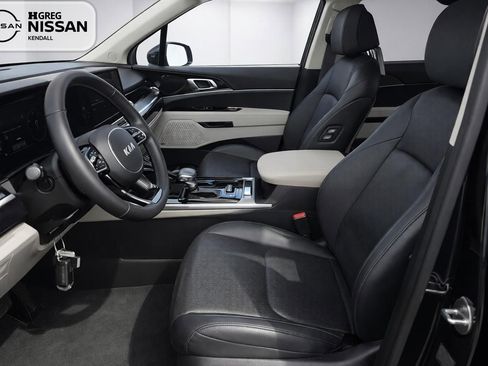 Used 2022 Kia Carnival SX Prestige image 7