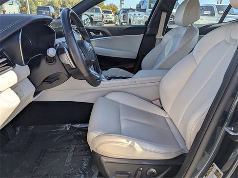 Used 2025 Genesis G70 2.5T image 18