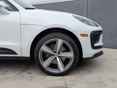 Certified 2025 Porsche Macan AWD/4WD image 11
