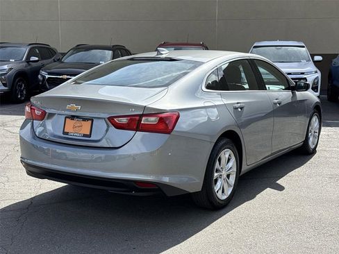 Used 2025 Chevrolet Malibu LT FWD image 3