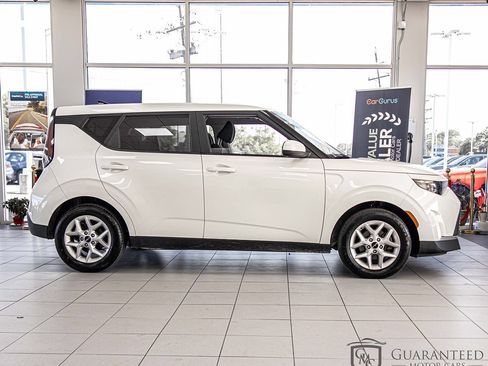 Used 2023 Kia Soul LX w/ Option Group 015 FWD image 9