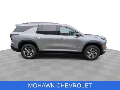 Certified 2024 Chevrolet Traverse LT w/ Trailering Package AWD/4WD image 9