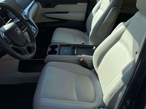 Certified 2025 Honda Odyssey EX-L image 13