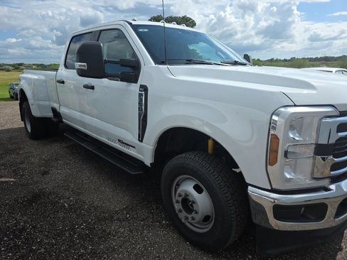 Used 2025 Ford F350 XLT AWD/4WD image 4