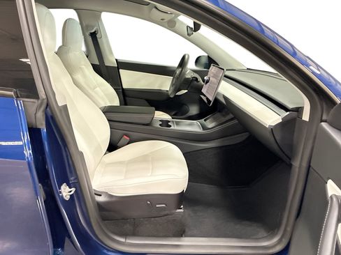 Certified 2021 Tesla Model Y Long Range AWD/4WD image 13