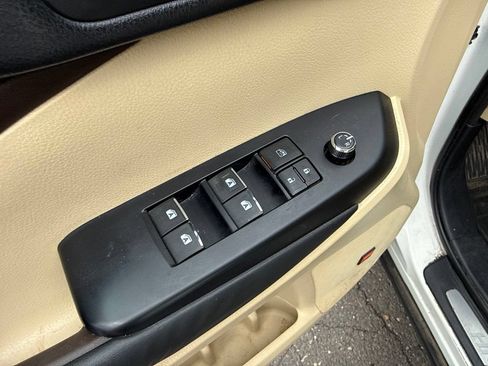 Used 2015 Toyota Highlander Limited w/ Driver Technology Package AWD/4WD image 23