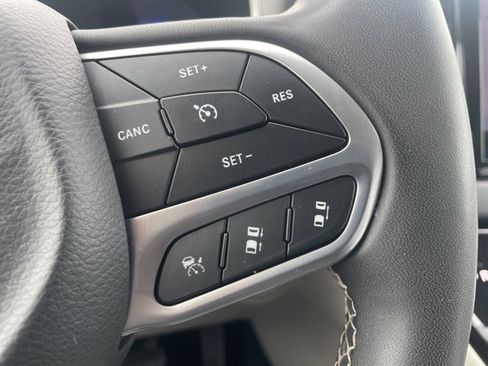 Used 2022 Chrysler Pacifica Touring-L image 22