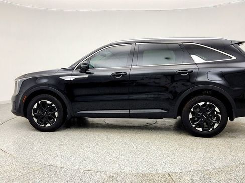 Used 2025 Kia Sorento S w/ Panoramic Sunroof Package image 8
