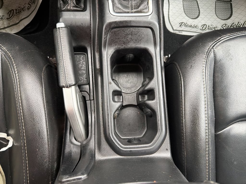 Used 2022 Jeep Wrangler Unlimited Sahara w/ Cold Weather Group AWD/4WD image 25