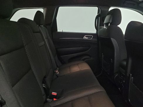 Used 2019 Jeep Grand Cherokee Laredo AWD/4WD image 19