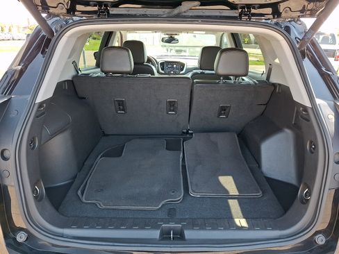 Used 2024 GMC Terrain SLT FWD image 29