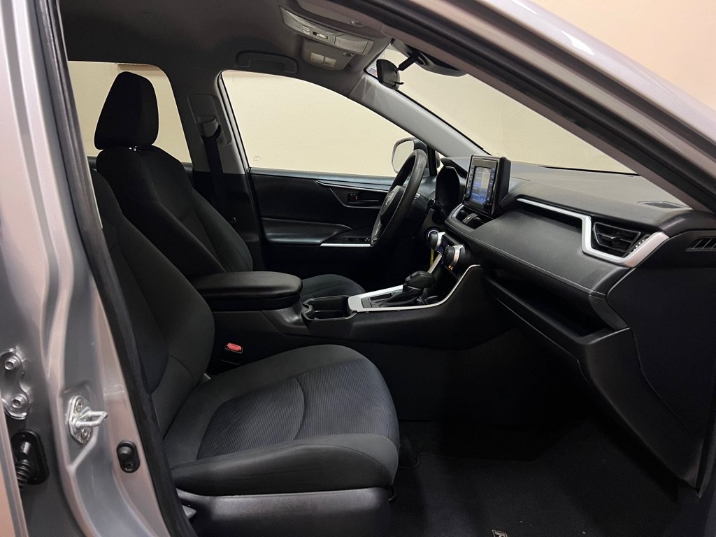 Used 2019 Toyota RAV4 LE FWD image 24