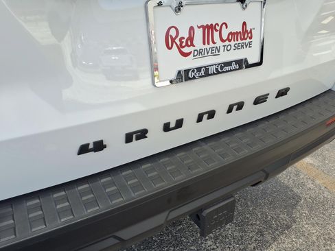 Used 2025 Toyota 4Runner SR5 AWD/4WD image 11