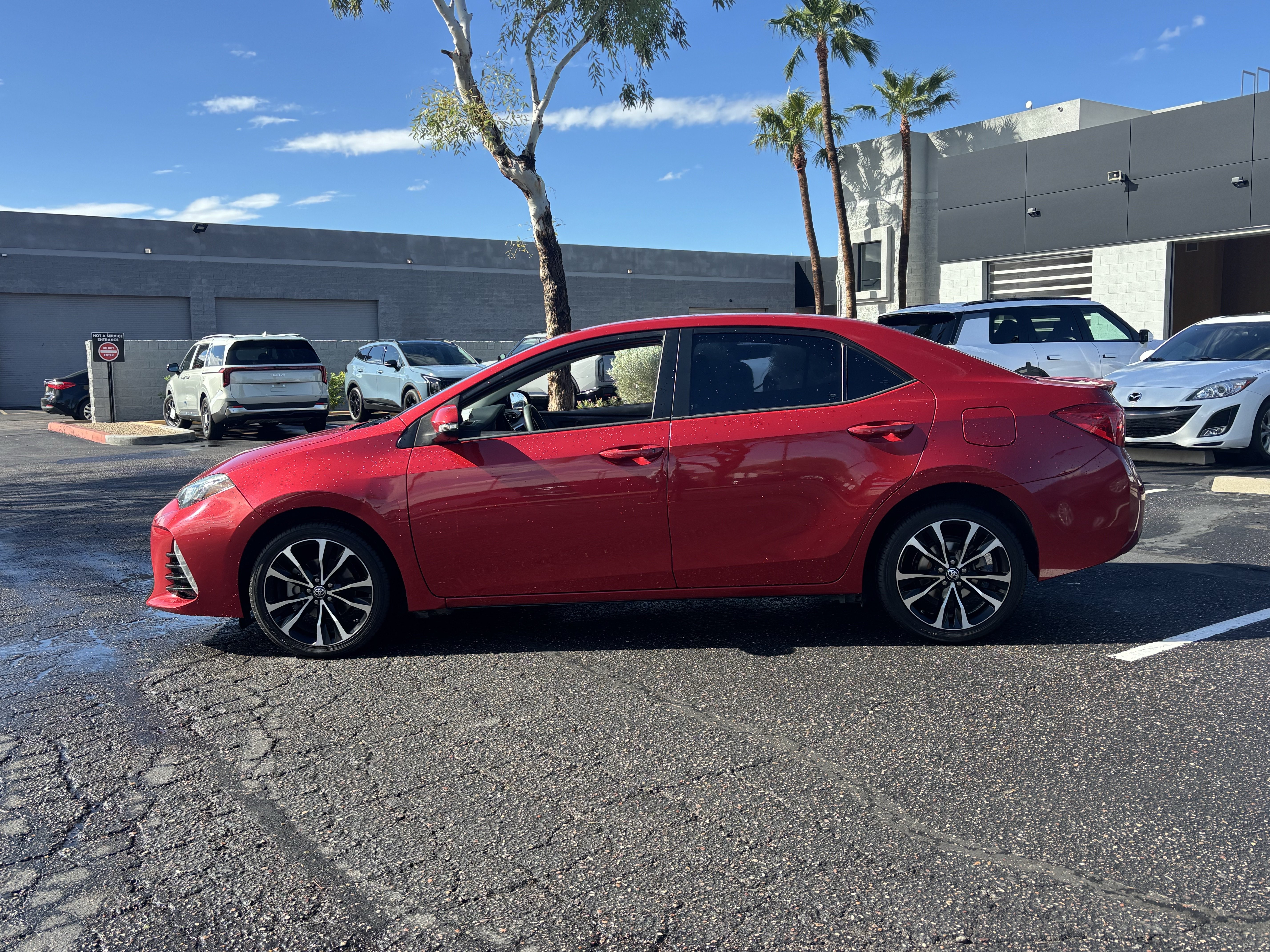 Used 2018 Toyota Corolla SE w/ Carpet Mat Package (TMS) FWD image 5