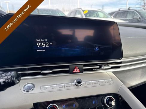 Certified 2024 Hyundai Elantra Limited image 55