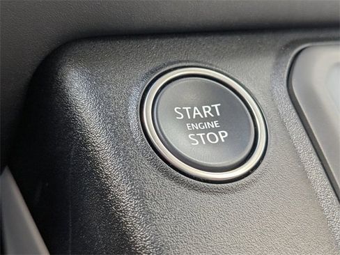 Used 2025 Land Rover Defender 90 S image 22