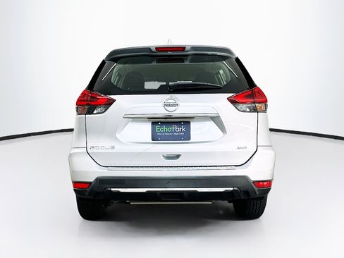 Used 2018 Nissan Rogue S AWD/4WD image 7