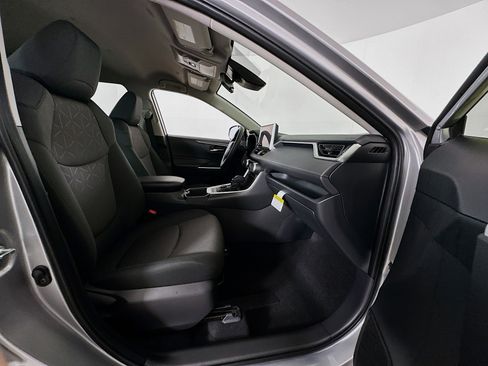 Used 2025 Toyota RAV4 XLE image 29
