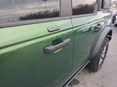 Used 2023 Ford Bronco Badlands image 13