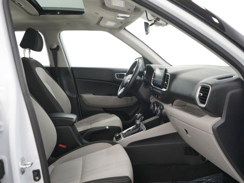 Used 2024 Hyundai Venue SEL FWD image 12