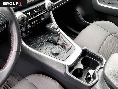 Used 2021 Toyota RAV4 SE image 16