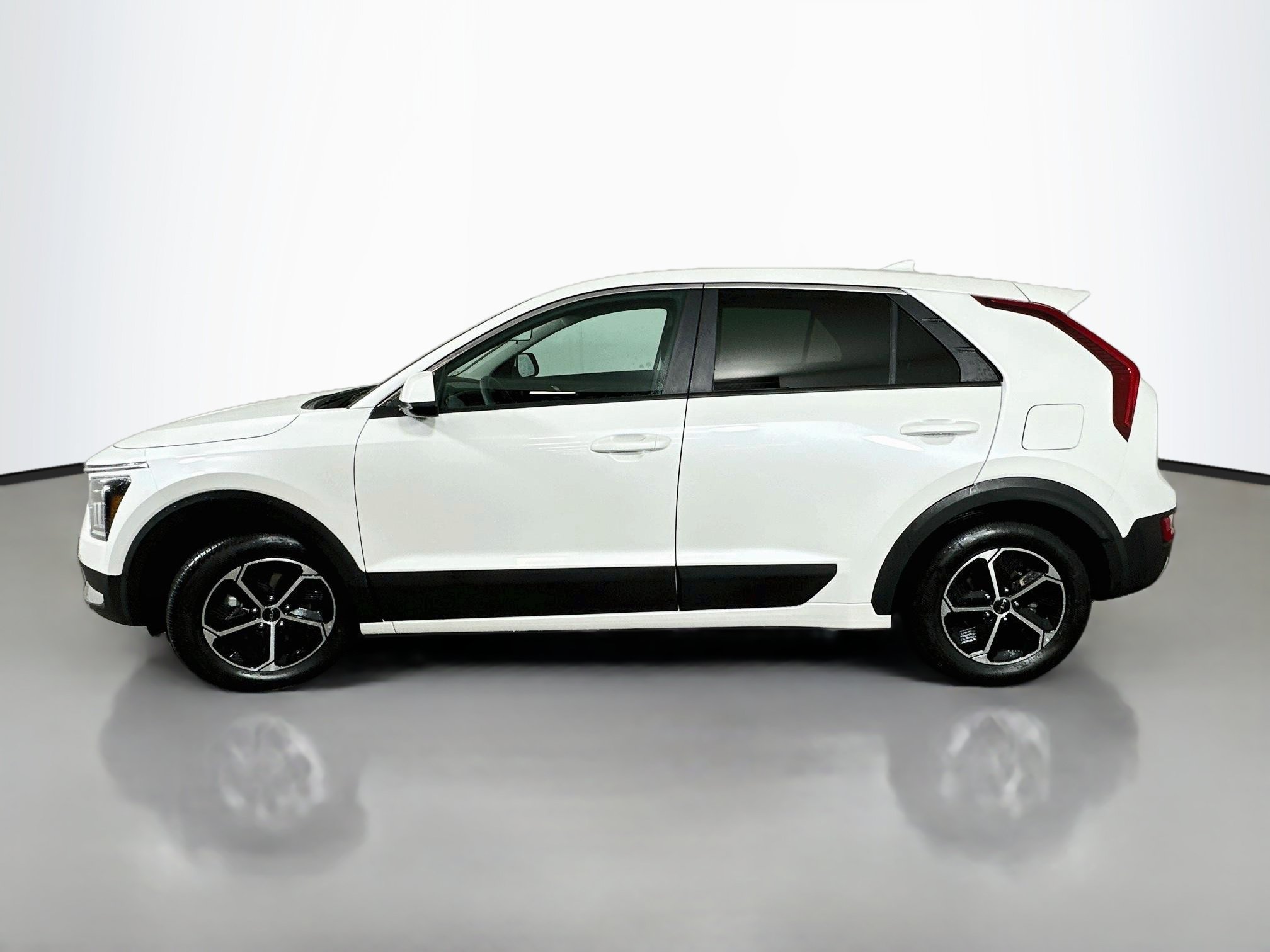 Certified 2026 Kia Niro LX FWD image 4