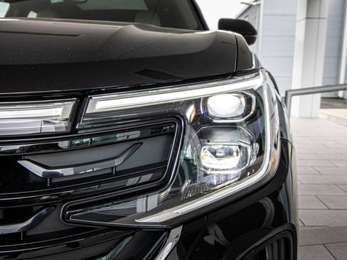 New 2026 Volkswagen Atlas Cross Sport SE FWD image 7