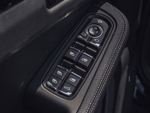 New 2025 Porsche Macan image 24