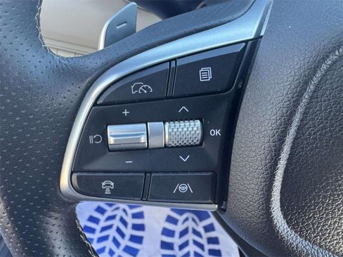 Used 2025 Genesis G70 2.5T image 19