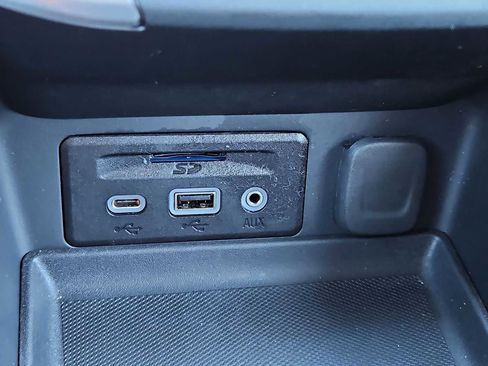 Used 2024 GMC Terrain SLT image 30