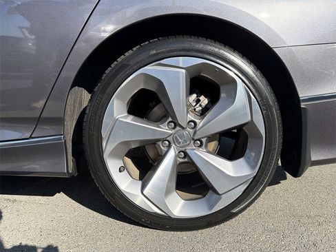 Used 2018 Honda Accord Touring image 18