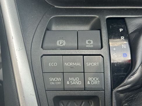 Used 2019 Toyota RAV4 LE AWD/4WD image 30