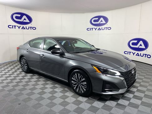 Used 2025 Nissan Altima 2.5 SV FWD image 1