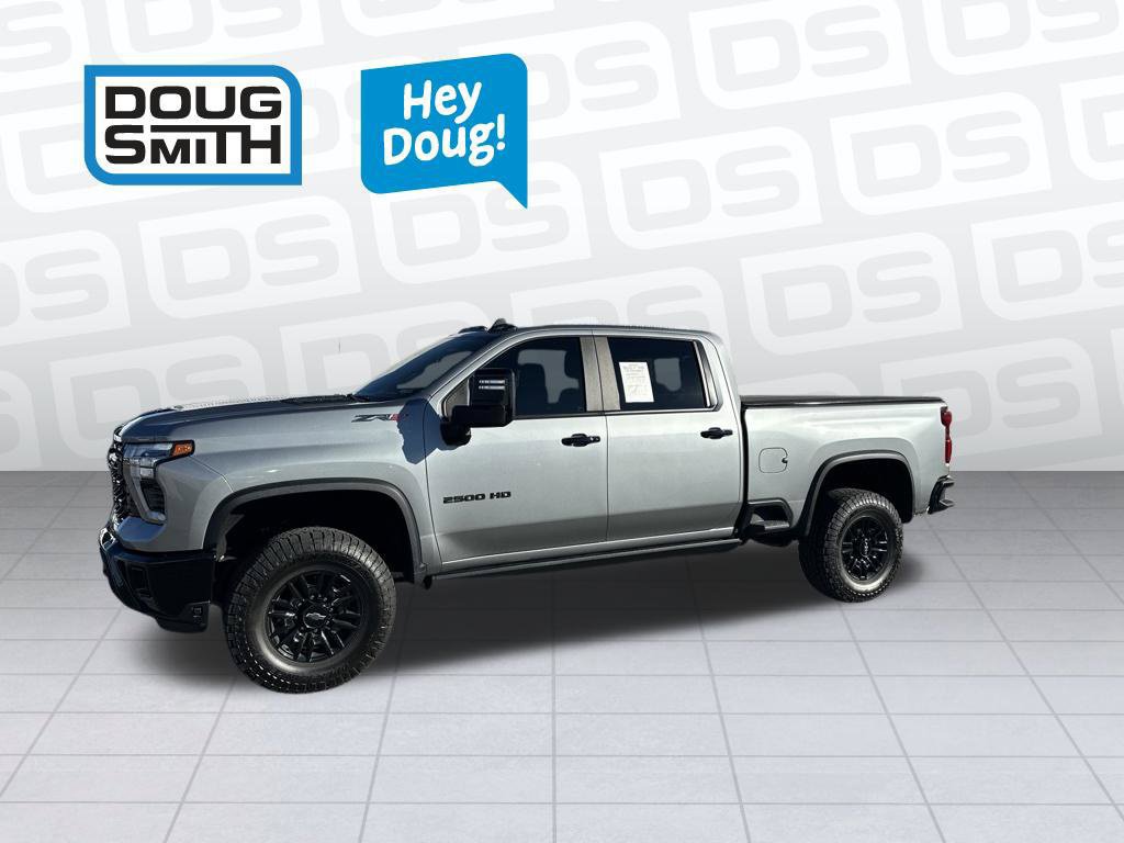 Used 2024 Chevrolet Silverado 2500 ZR2 w/ Technology Package AWD/4WD image 2