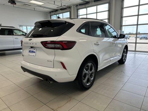 Used 2023 Ford Escape ST-Line w/ Tech Pack #1 image 5