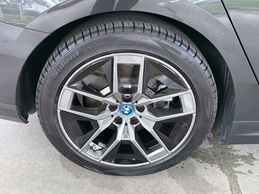 Used 2024 BMW i5 eDrive40i w/ Premium Package RWD image 21