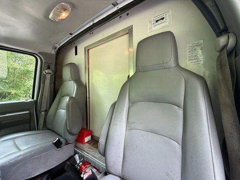 Used 2015 Ford E-350 and Econoline 350 Super Duty image 9