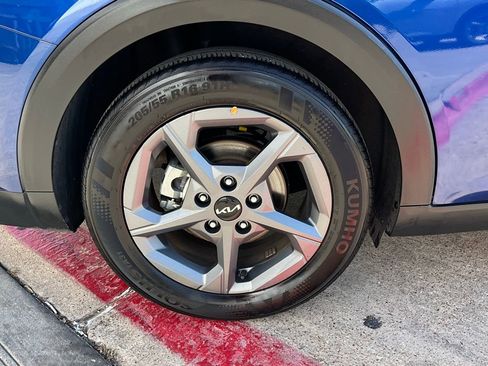 Used 2025 Kia K4 LXS image 9