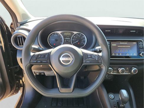 Used 2025 Nissan Kicks Play S image 21