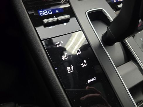 New 2026 Porsche Macan image 46